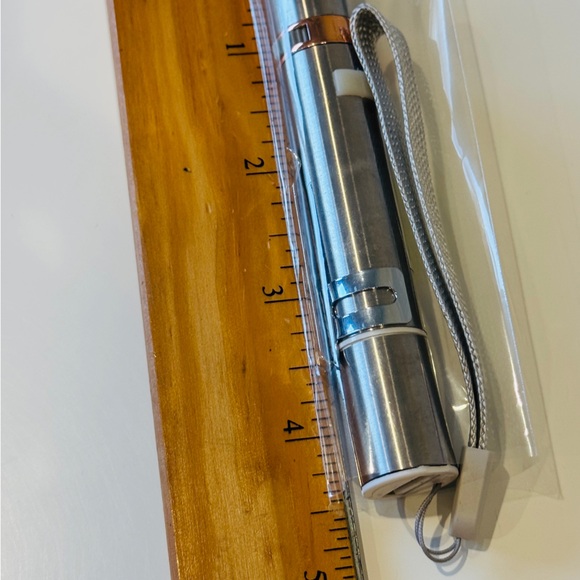 Cat Laser Toy NWOT Kitten Feline toys Silver handheld laser device  exercise toy - Picture 8 of 12